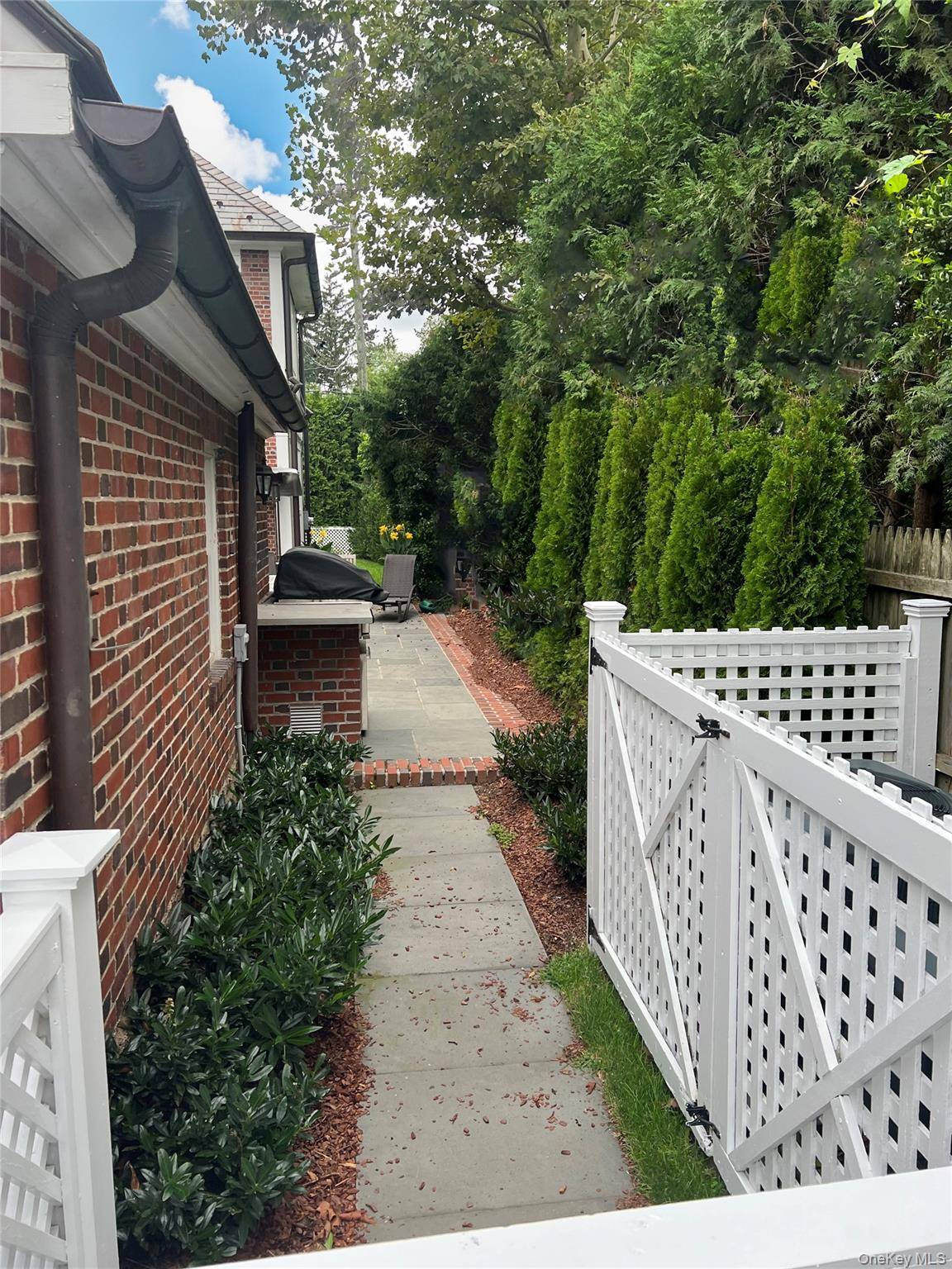 6 Bedroom Home for Sale in Bronxville - New York - USA - 8