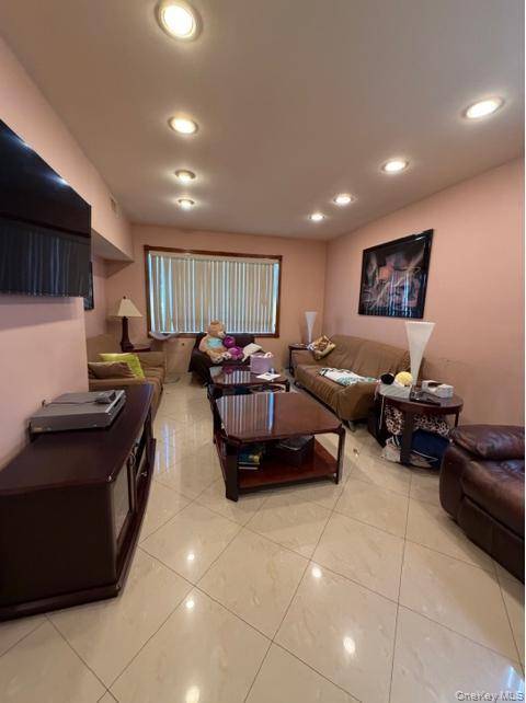 6 Bedroom Home for Sale in Brooklyn - New York - USA - 2