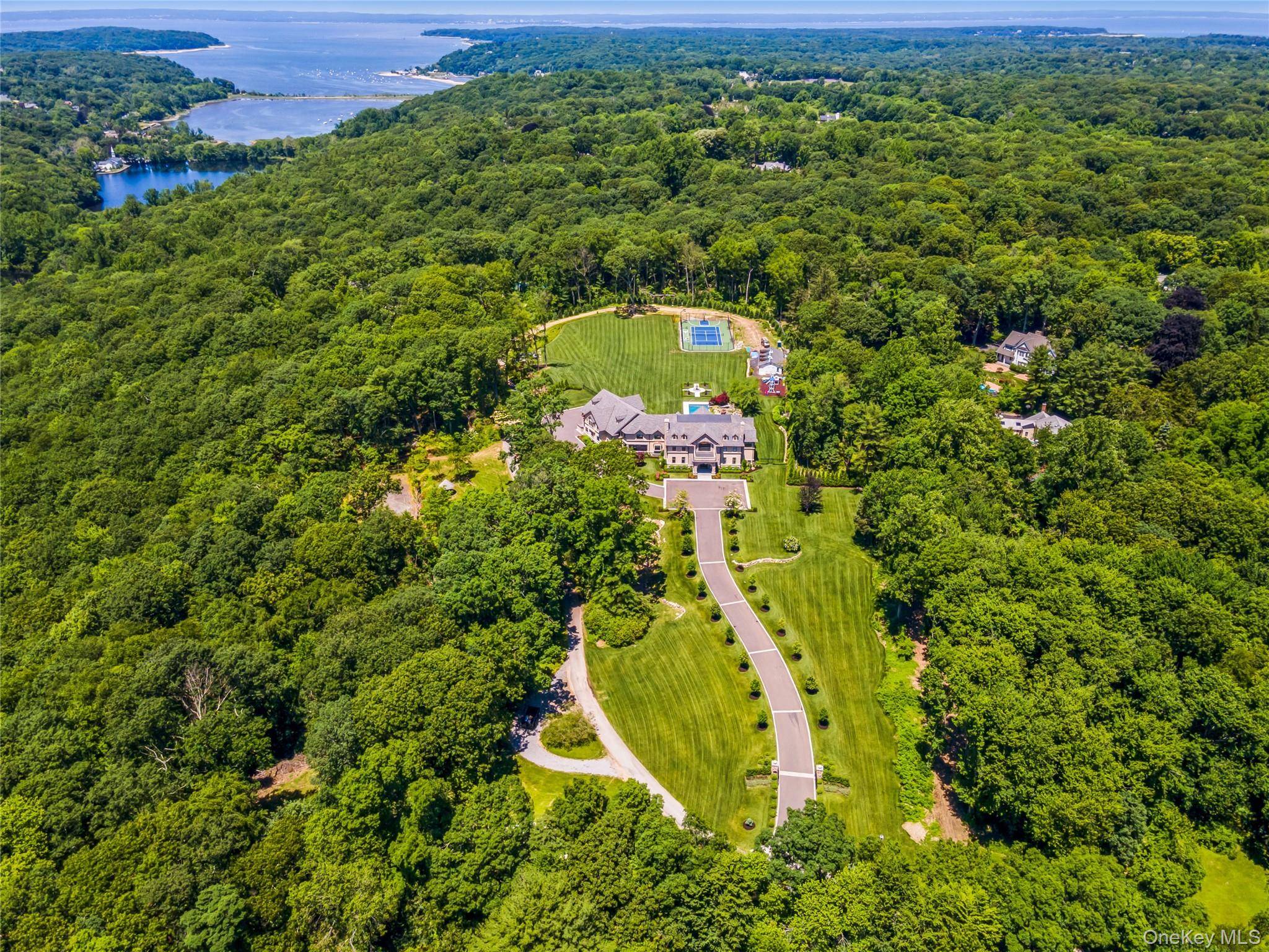 6 Bedroom Home for Sale in Cold Spring Harbor - New York - USA - 1
