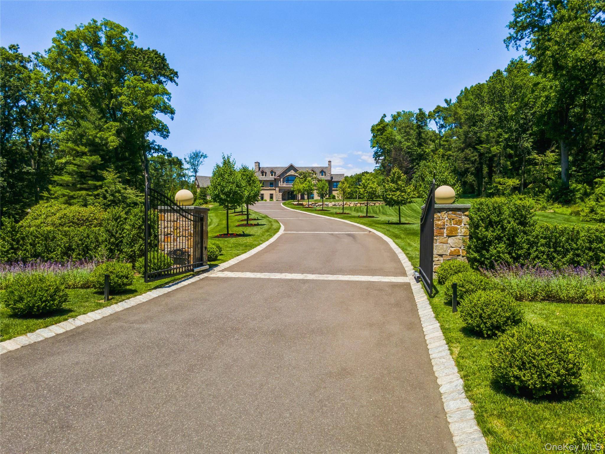 6 Bedroom Home for Sale in Cold Spring Harbor - New York - USA - 2