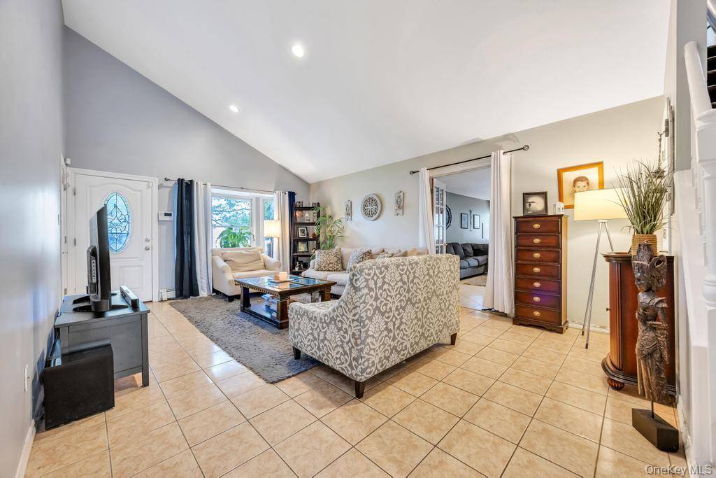 Casa com 6 Quartos à Venda em Coram - Nova Iorque - EUA - 6