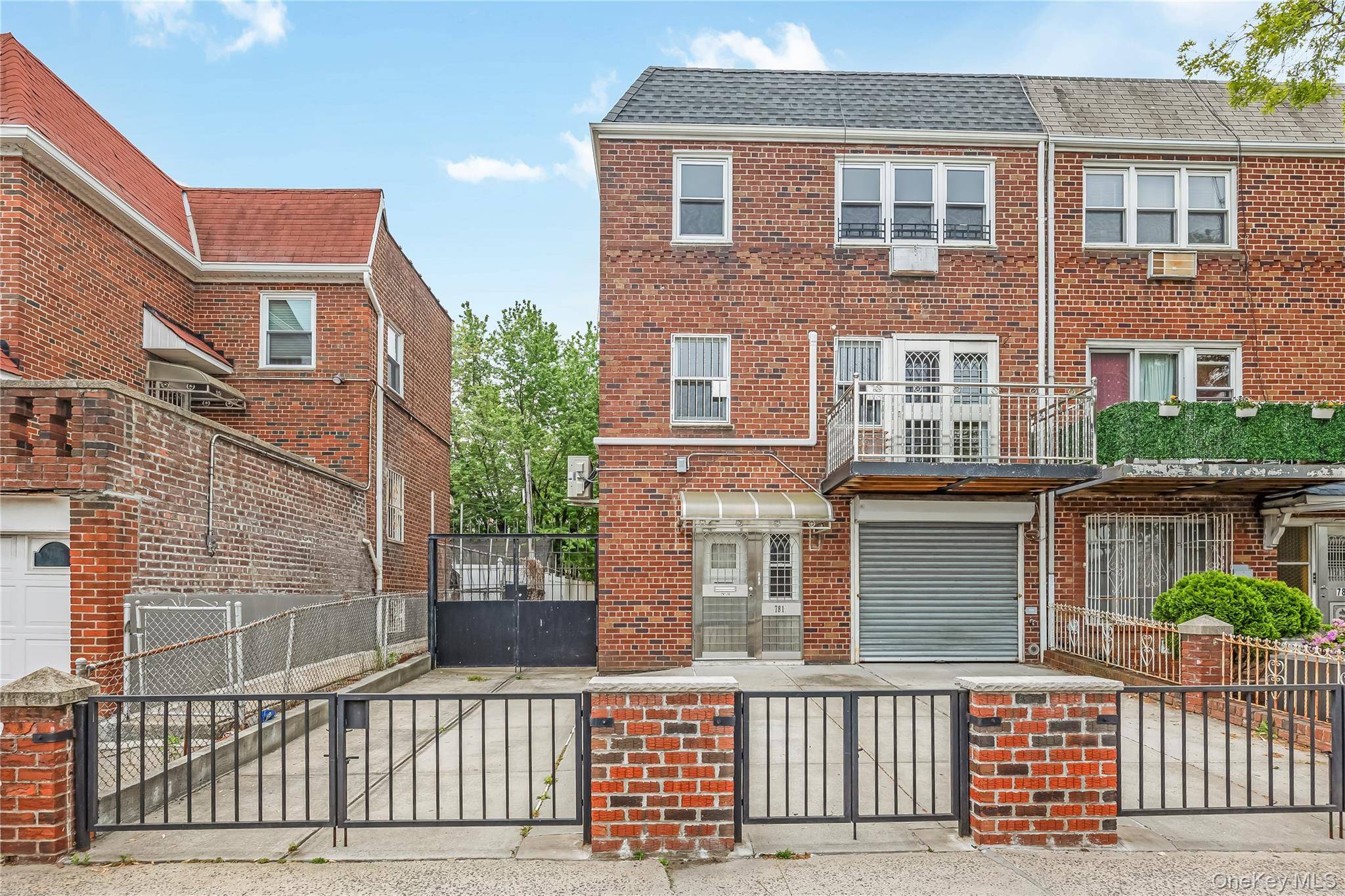 Casa com 6 Quartos à Venda em East Elmhurst - Nova Iorque - EUA - 1