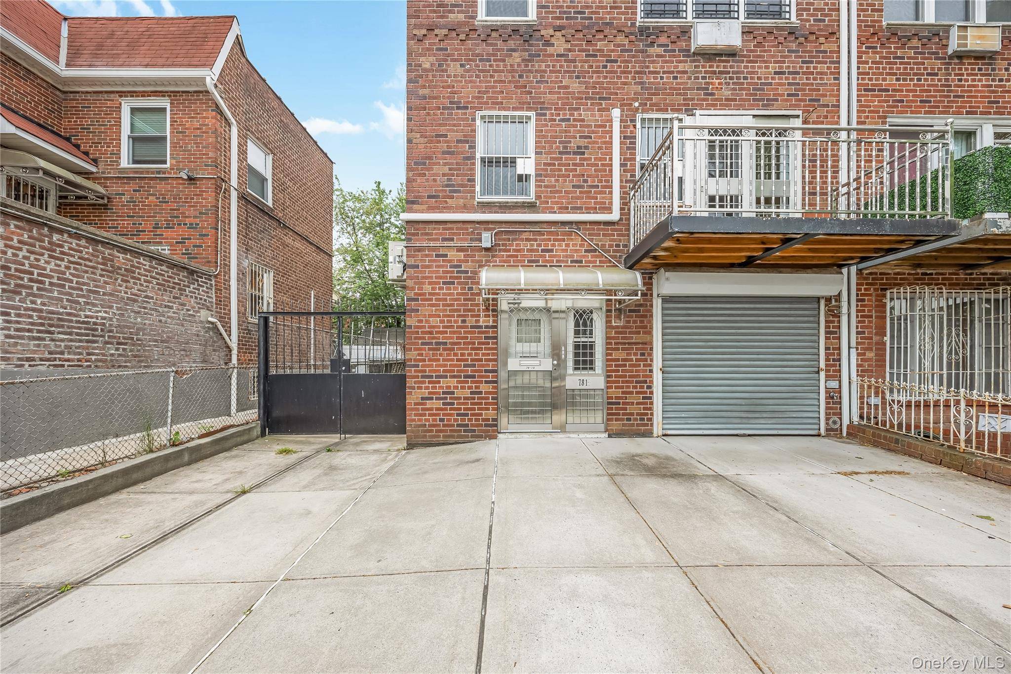 Casa com 6 Quartos à Venda em East Elmhurst - Nova Iorque - EUA - 3
