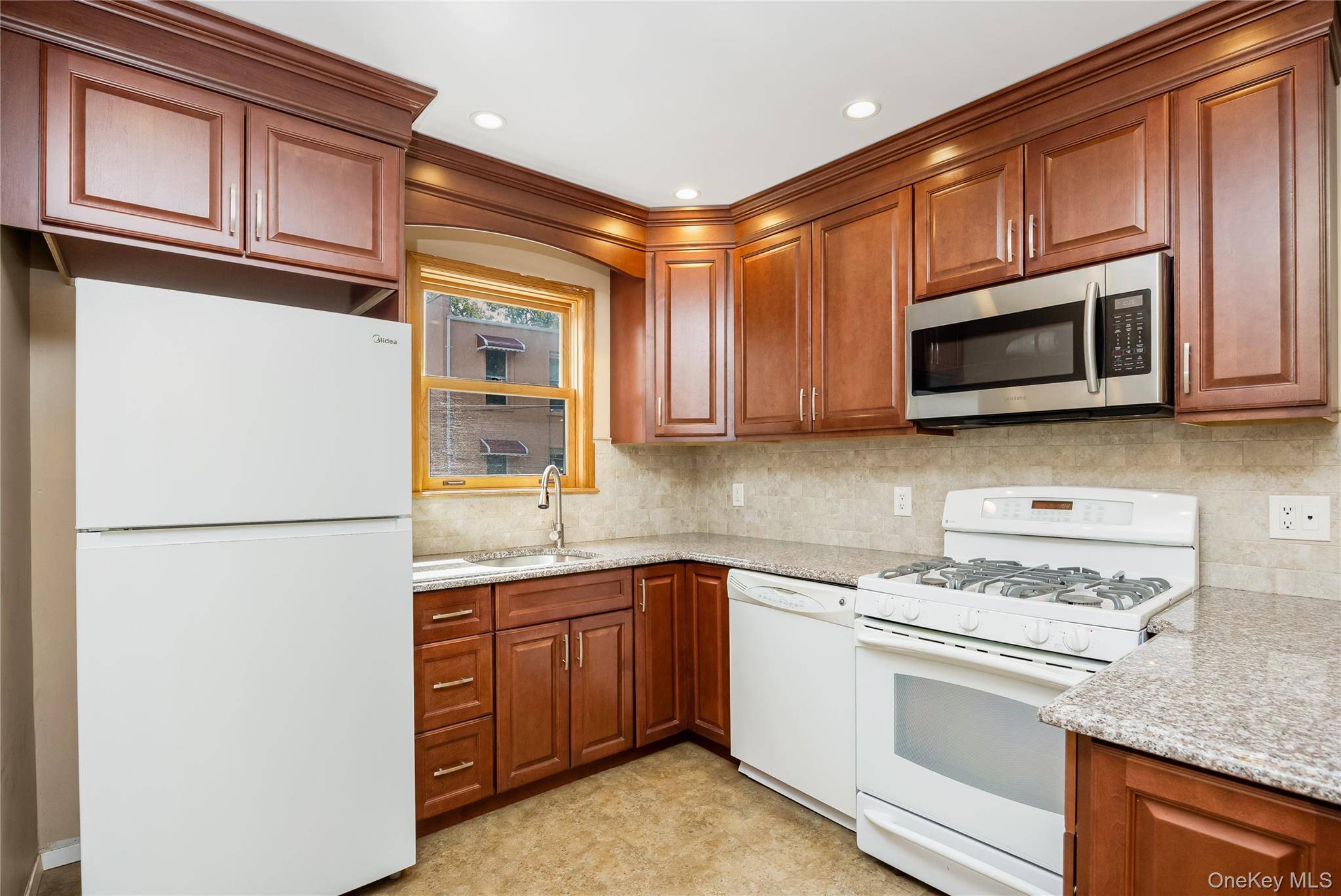 Casa com 6 Quartos à Venda em East Elmhurst - Nova Iorque - EUA - 6