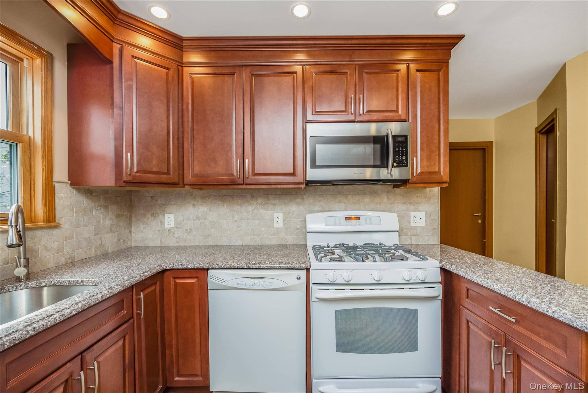 Casa com 6 Quartos à Venda em East Elmhurst - Nova Iorque - EUA - 8