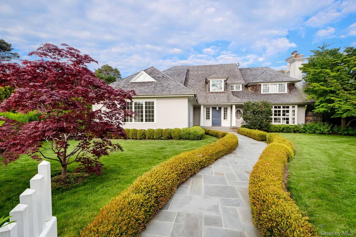 6 Bedroom Home for Sale in East Hampton - NY - USA - 1