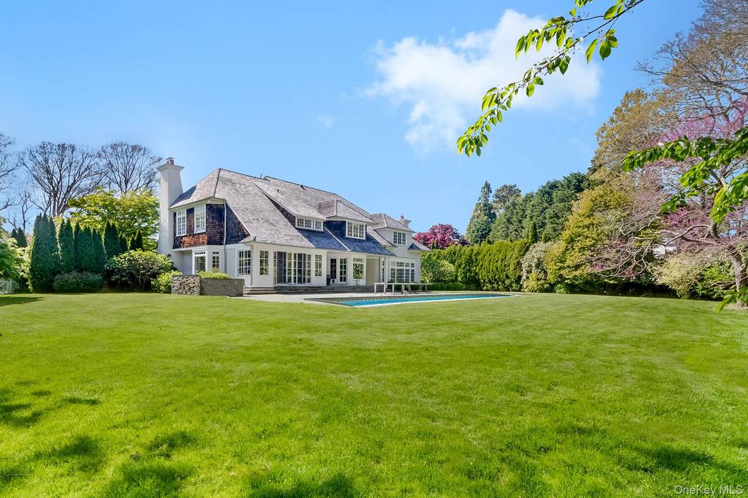 6 Bedroom Home for Sale in East Hampton - NY - USA - 2