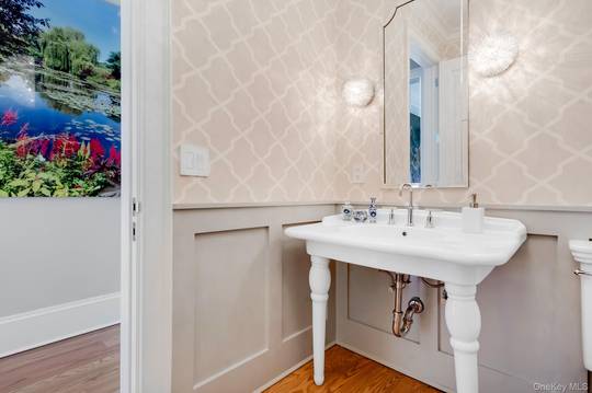 6 Bedroom Home for Sale in East Hampton - NY - USA - 6