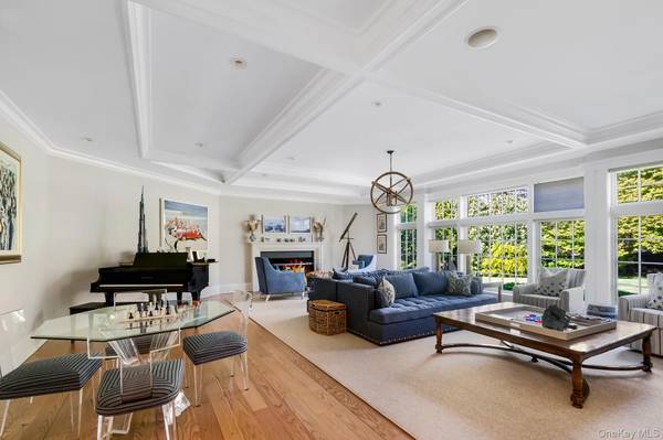 6 Bedroom Home for Sale in East Hampton - NY - USA - 8