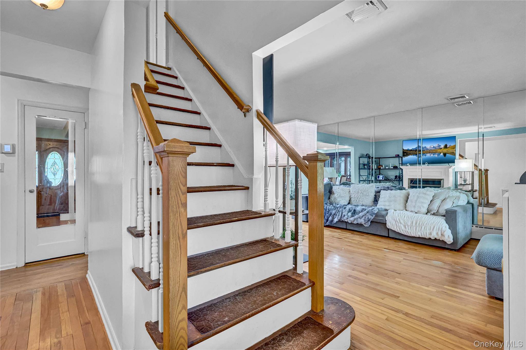Casa com 6 Quartos à Venda em East Meadow - Nova Iorque - EUA - 5