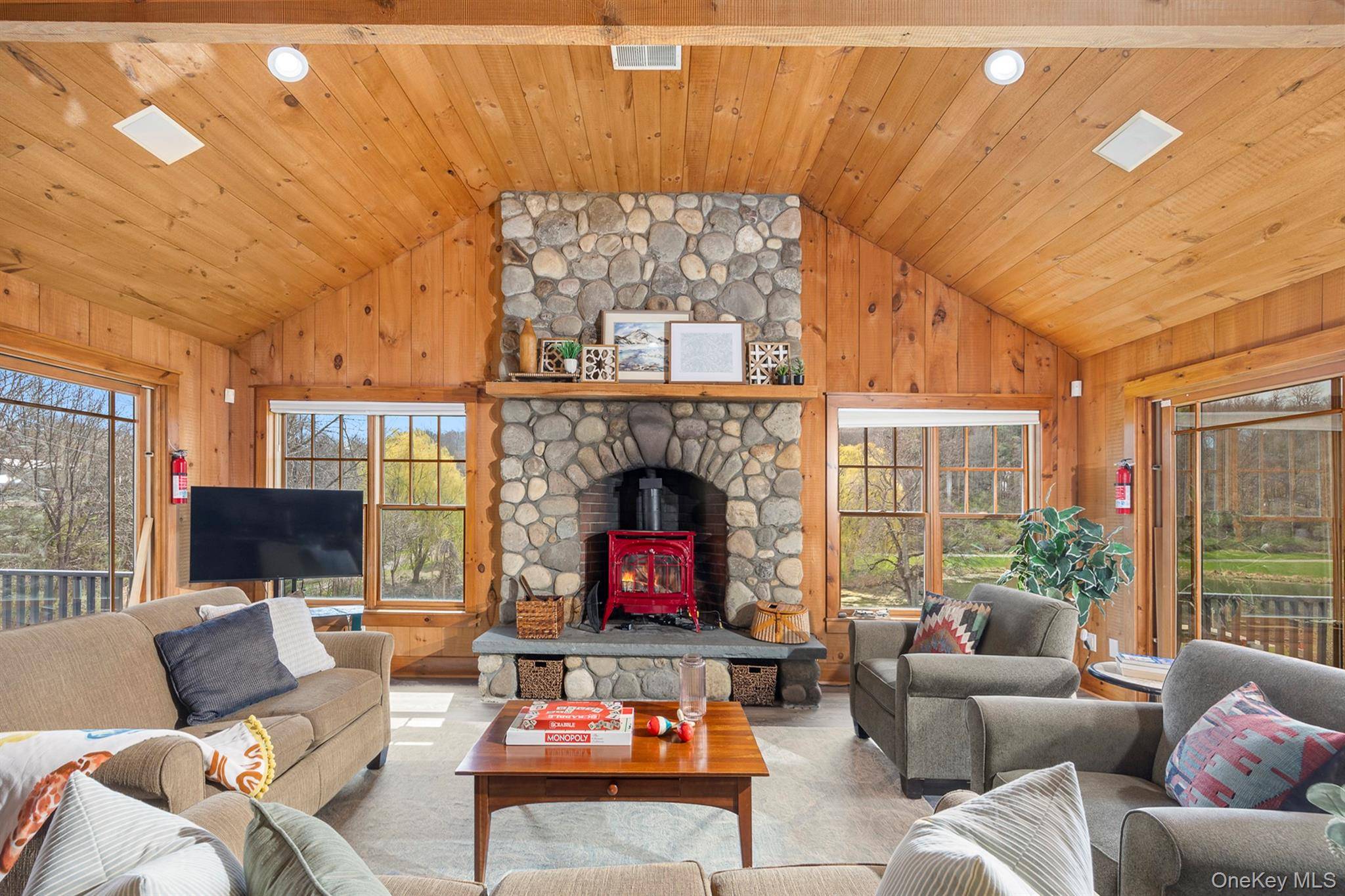 6 Bedroom Home for Sale in Elizaville - New York - USA - 8