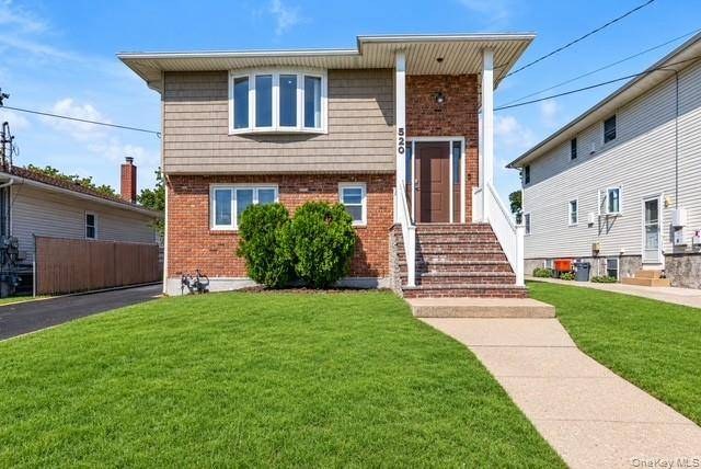 Casa com 6 Quartos à Venda em Elmont - Nova Iorque - EUA - 1