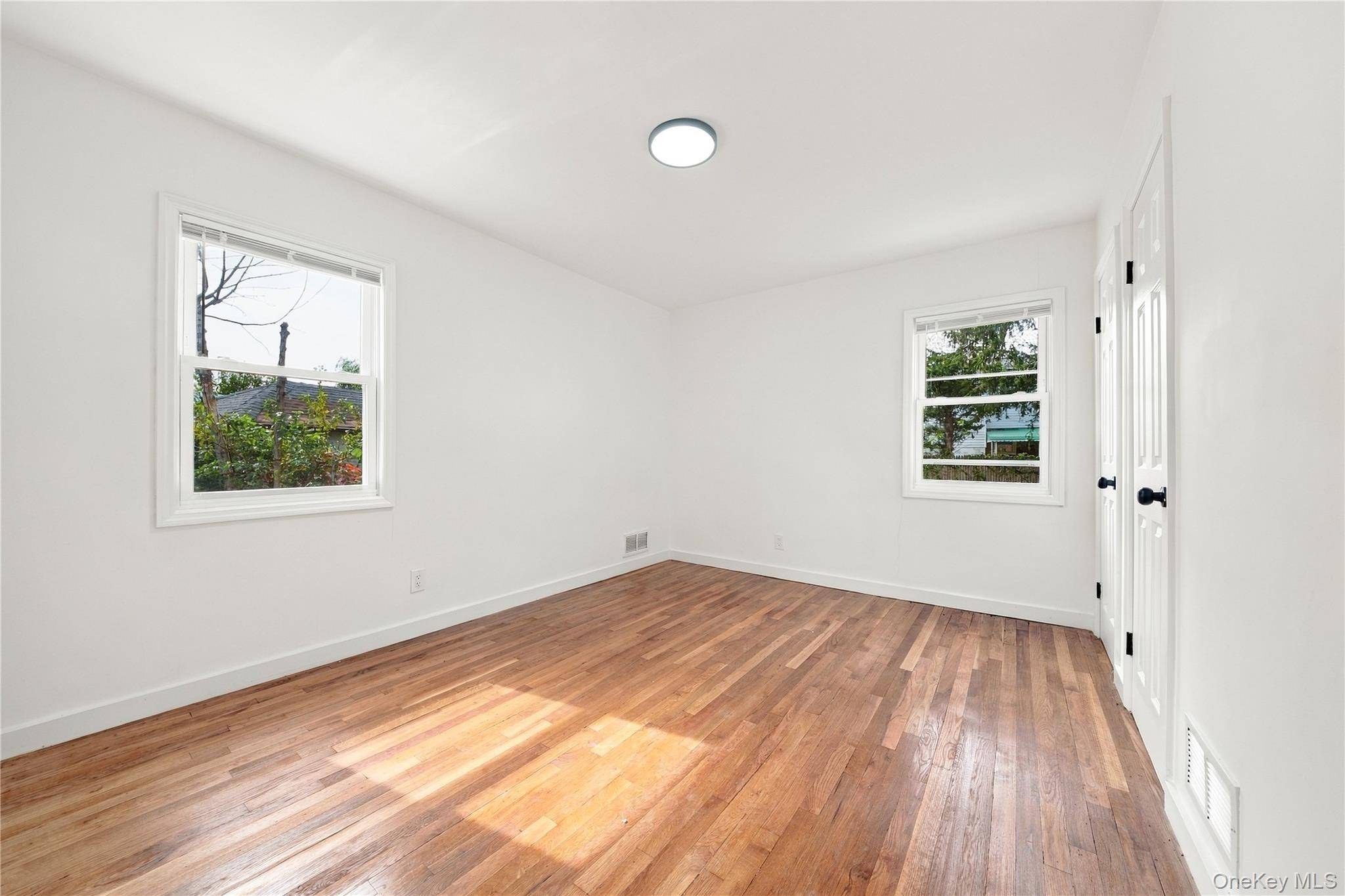 Casa com 6 Quartos à Venda em Elmont - Nova Iorque - EUA - 5
