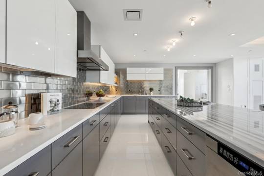 6 Bedroom Home for Sale in Floor White Plains - NY - USA - 6