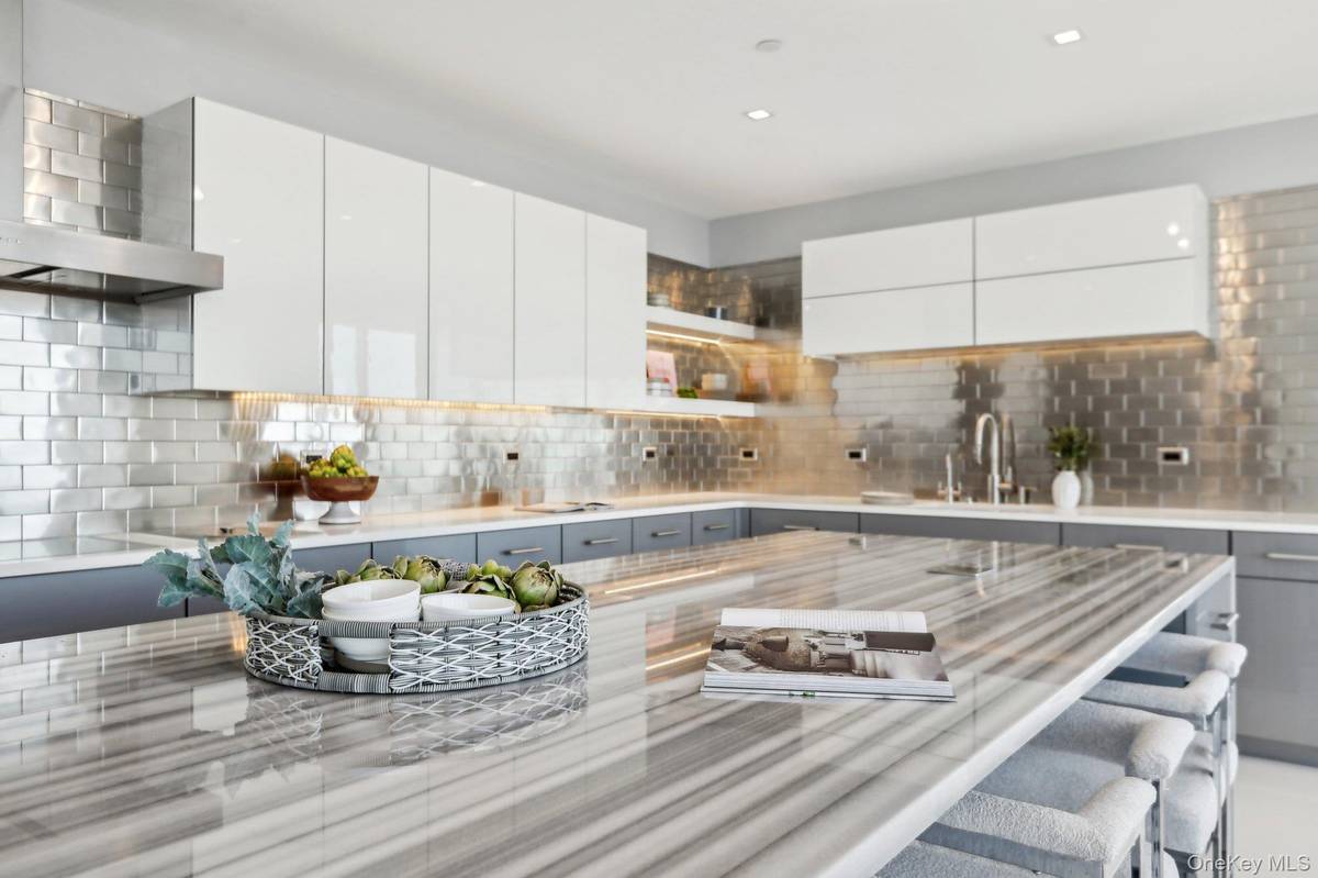 6 Bedroom Home for Sale in Floor White Plains - NY - USA - 7