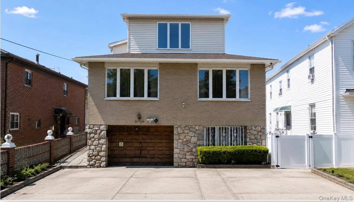 Casa com 6 Quartos à Venda em Fresh Meadows - Nova Iorque - EUA - 1