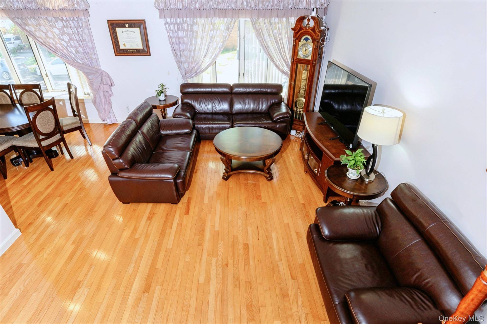 Casa com 6 Quartos à Venda em Fresh Meadows - Nova Iorque - EUA - 3