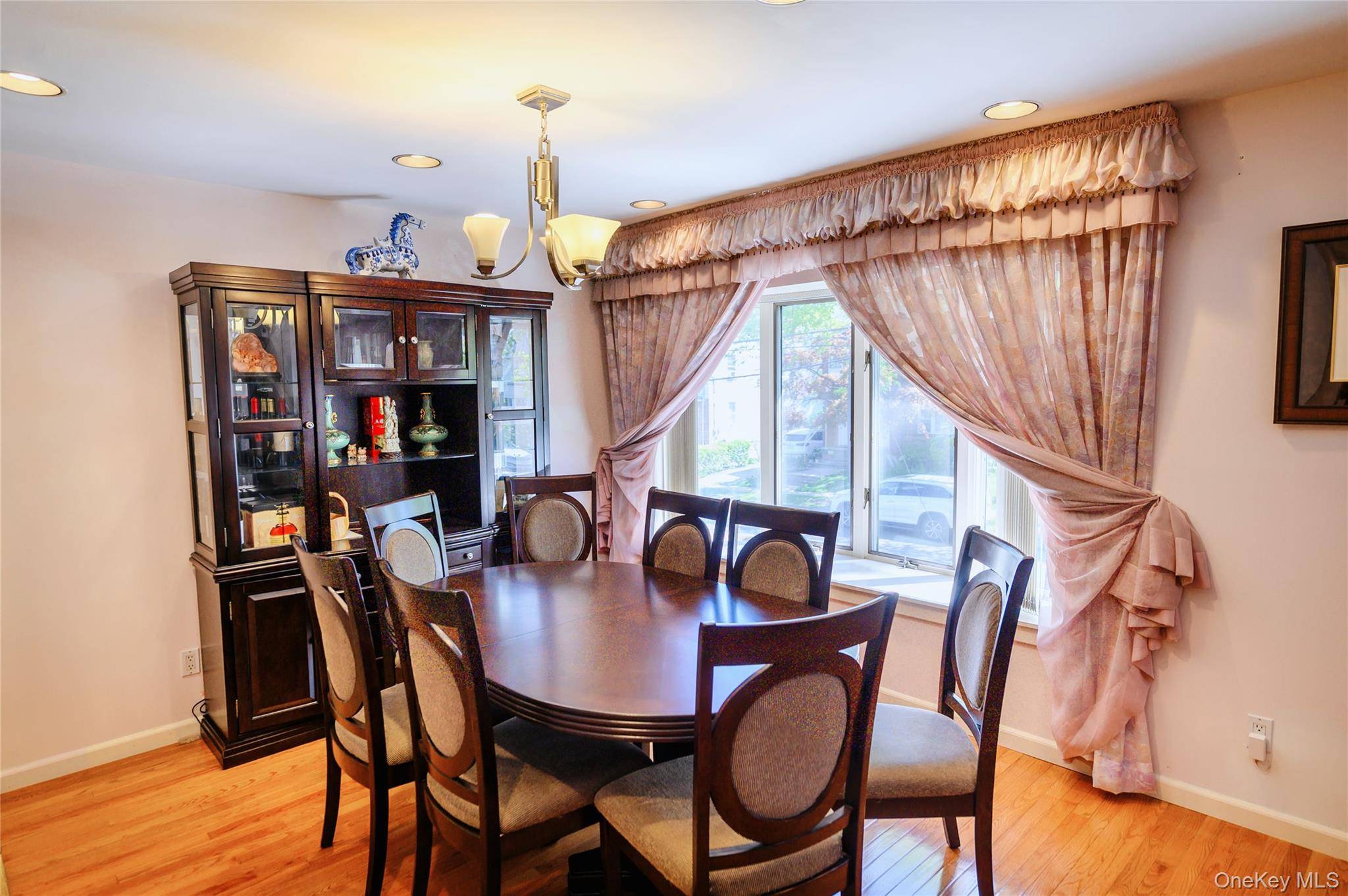 Casa com 6 Quartos à Venda em Fresh Meadows - Nova Iorque - EUA - 4