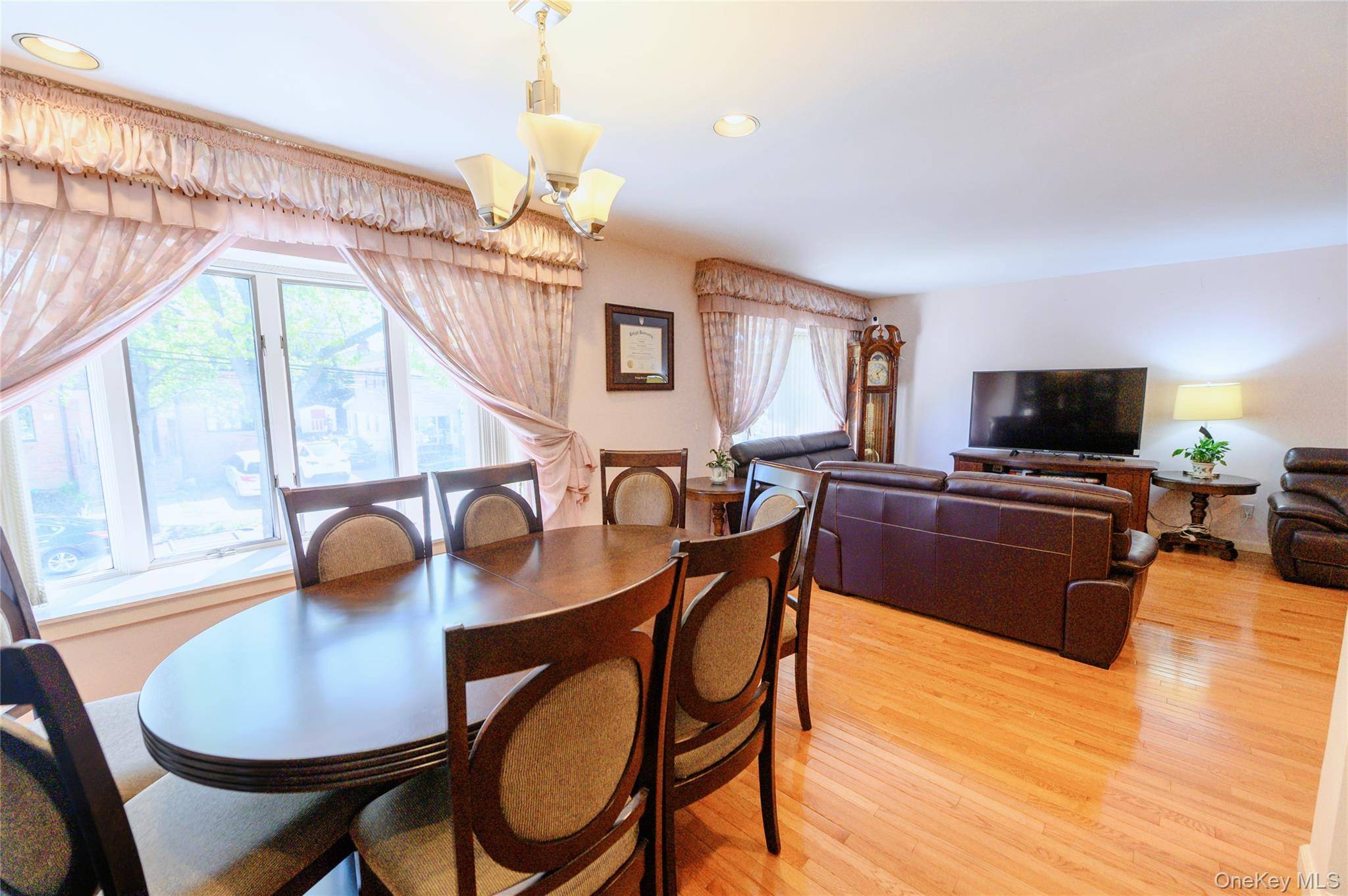 Casa com 6 Quartos à Venda em Fresh Meadows - Nova Iorque - EUA - 5