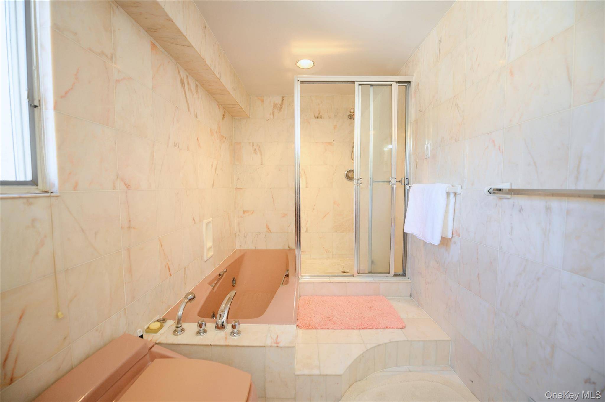 Casa com 6 Quartos à Venda em Fresh Meadows - Nova Iorque - EUA - 8