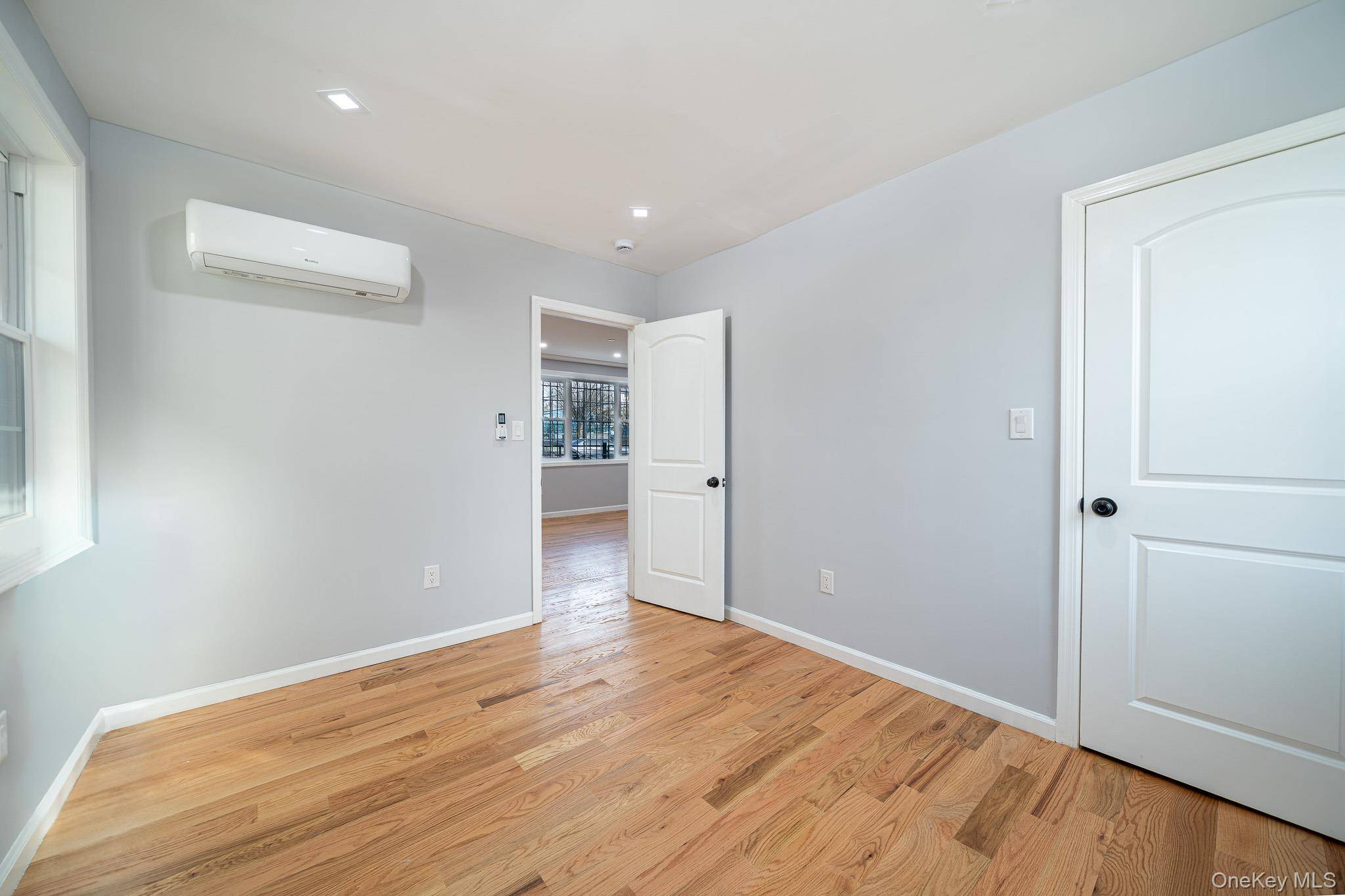 Casa com 6 Quartos à Venda em Glendale - Nova Iorque - EUA - 6