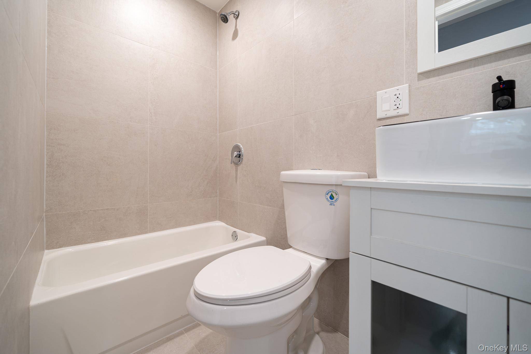 Casa com 6 Quartos à Venda em Glendale - Nova Iorque - EUA - 7
