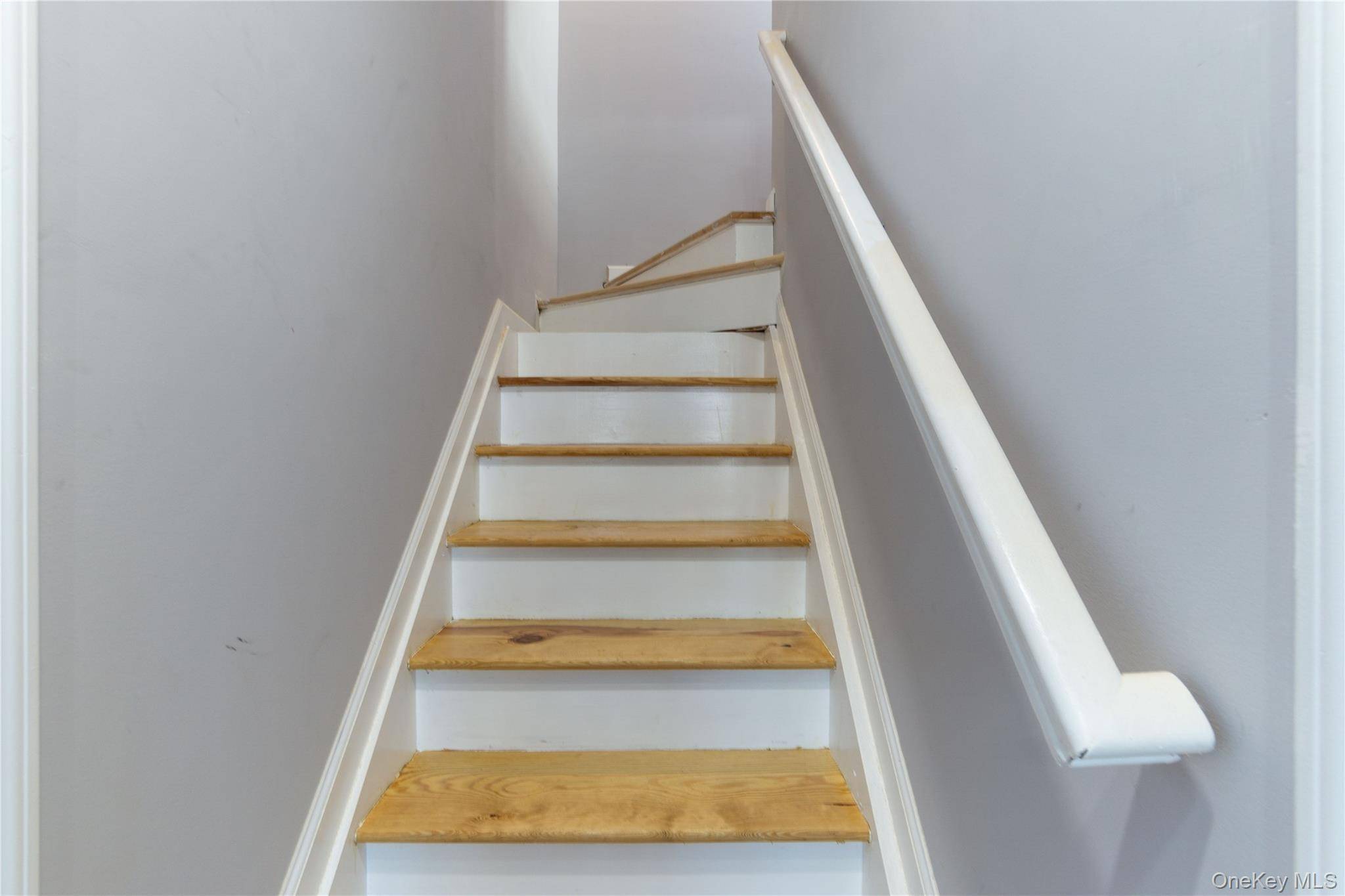 Casa com 6 Quartos à Venda em Glendale - Nova Iorque - EUA - 8
