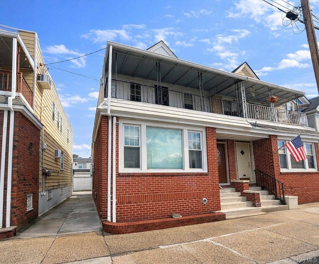 Casa com 6 Quartos à Venda em Glendale - Nova Iorque - EUA - 1