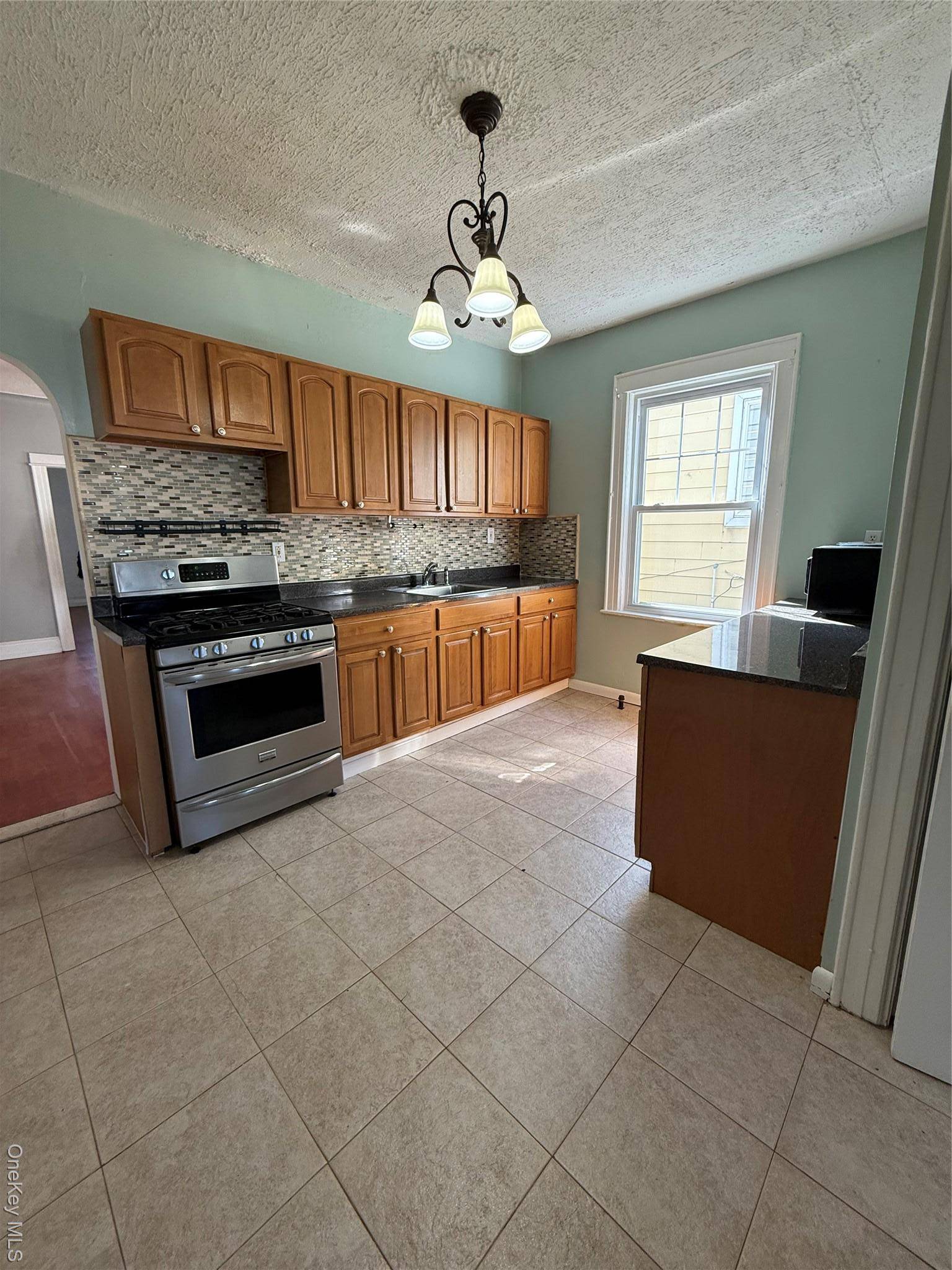 Casa com 6 Quartos à Venda em Glendale - Nova Iorque - EUA - 4
