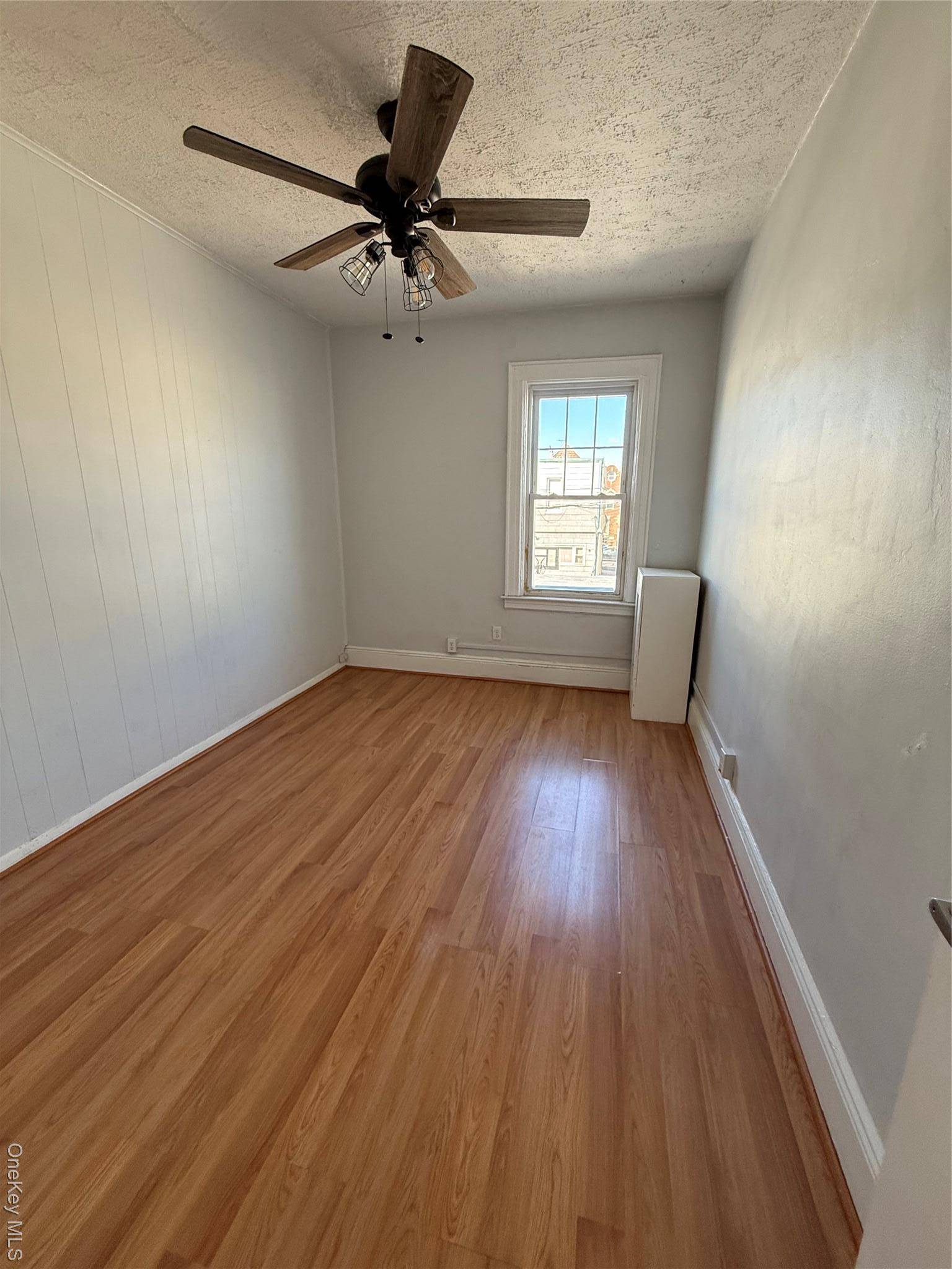 Casa com 6 Quartos à Venda em Glendale - Nova Iorque - EUA - 5