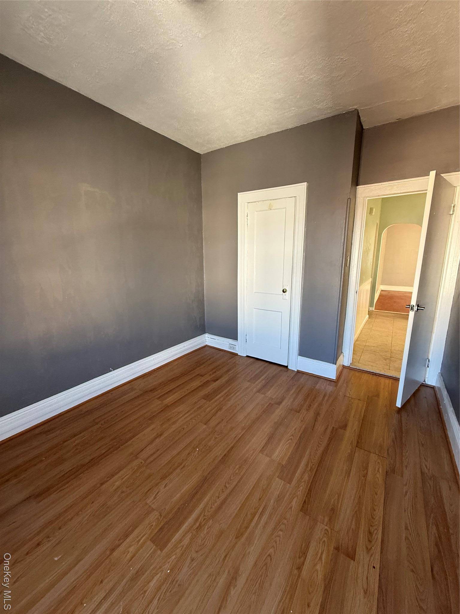 Casa com 6 Quartos à Venda em Glendale - Nova Iorque - EUA - 8