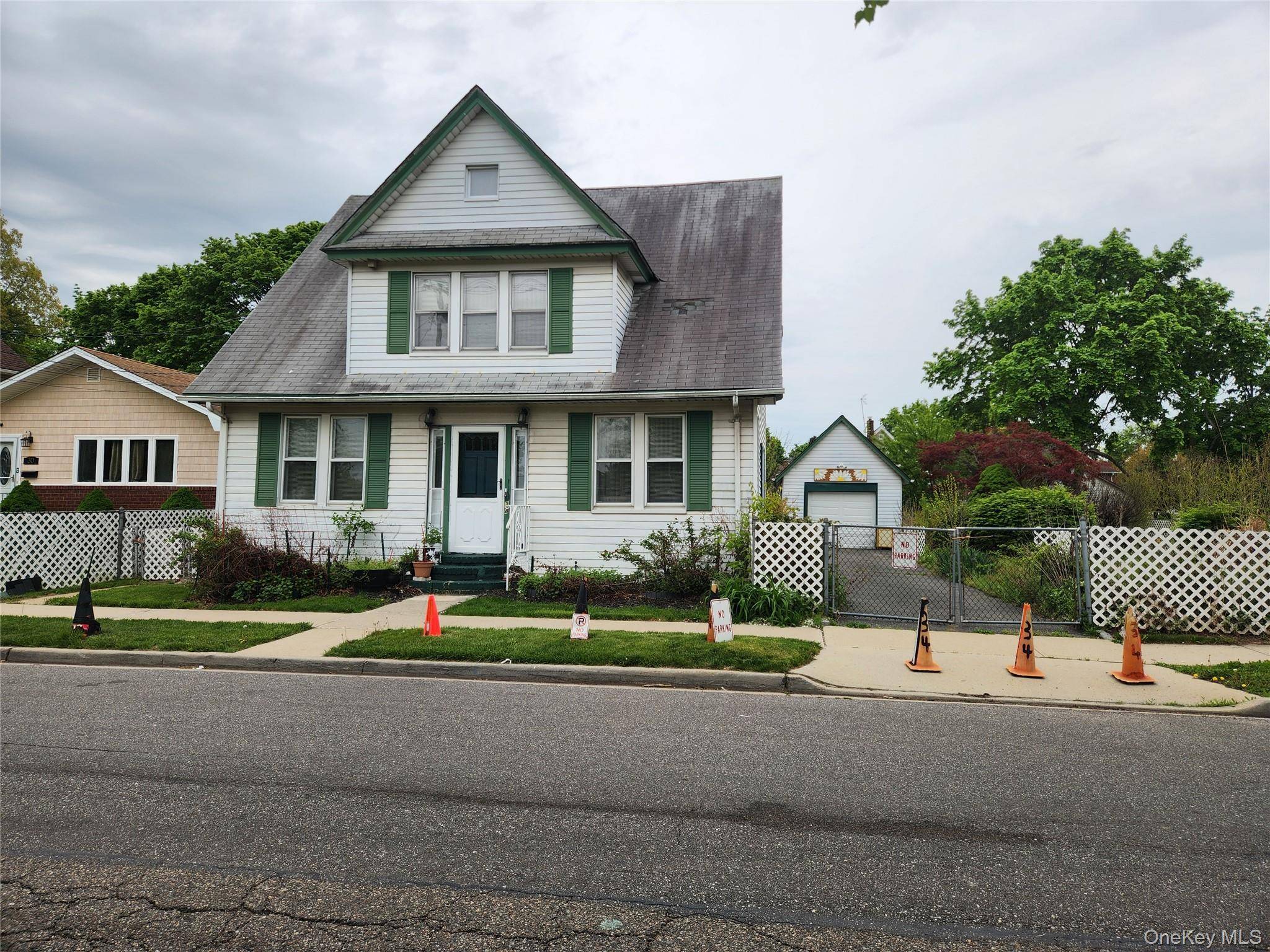 Casa com 6 Quartos à Venda em Hempstead - Nova Iorque - EUA - 1