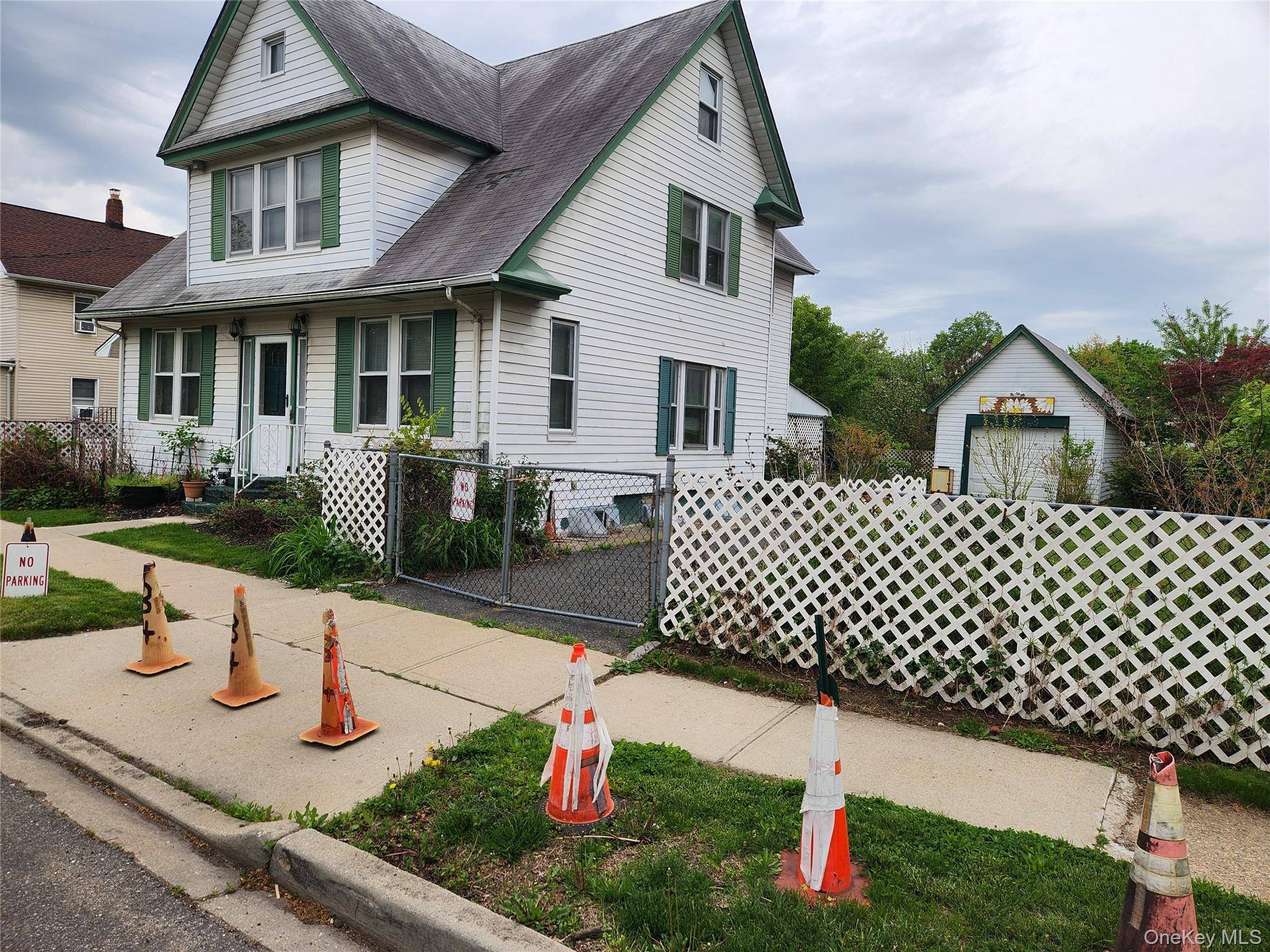 Casa com 6 Quartos à Venda em Hempstead - Nova Iorque - EUA - 2