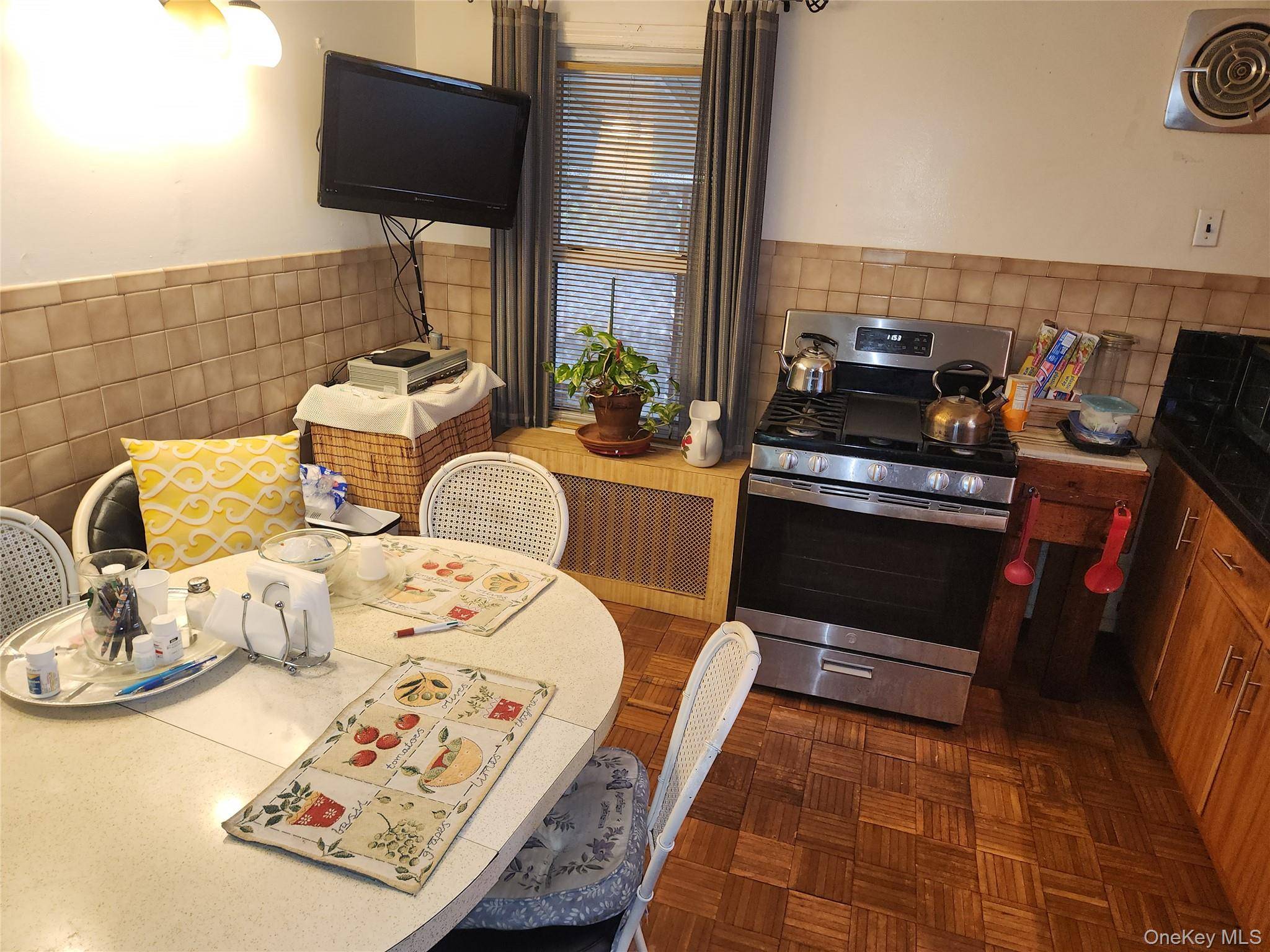 Casa com 6 Quartos à Venda em Hempstead - Nova Iorque - EUA - 8