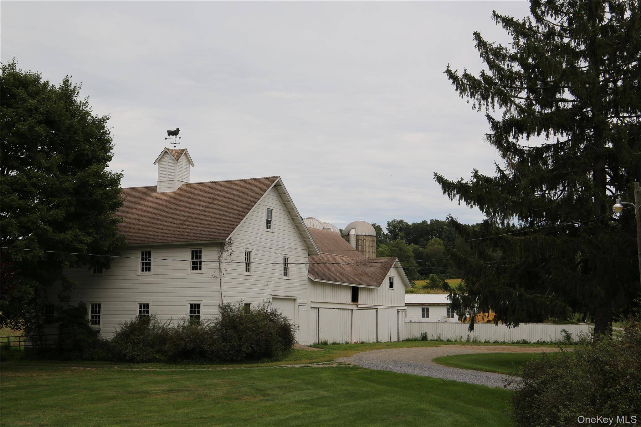 6 Bedroom Home for Sale in Hopewell Junction, New York, USA - 4