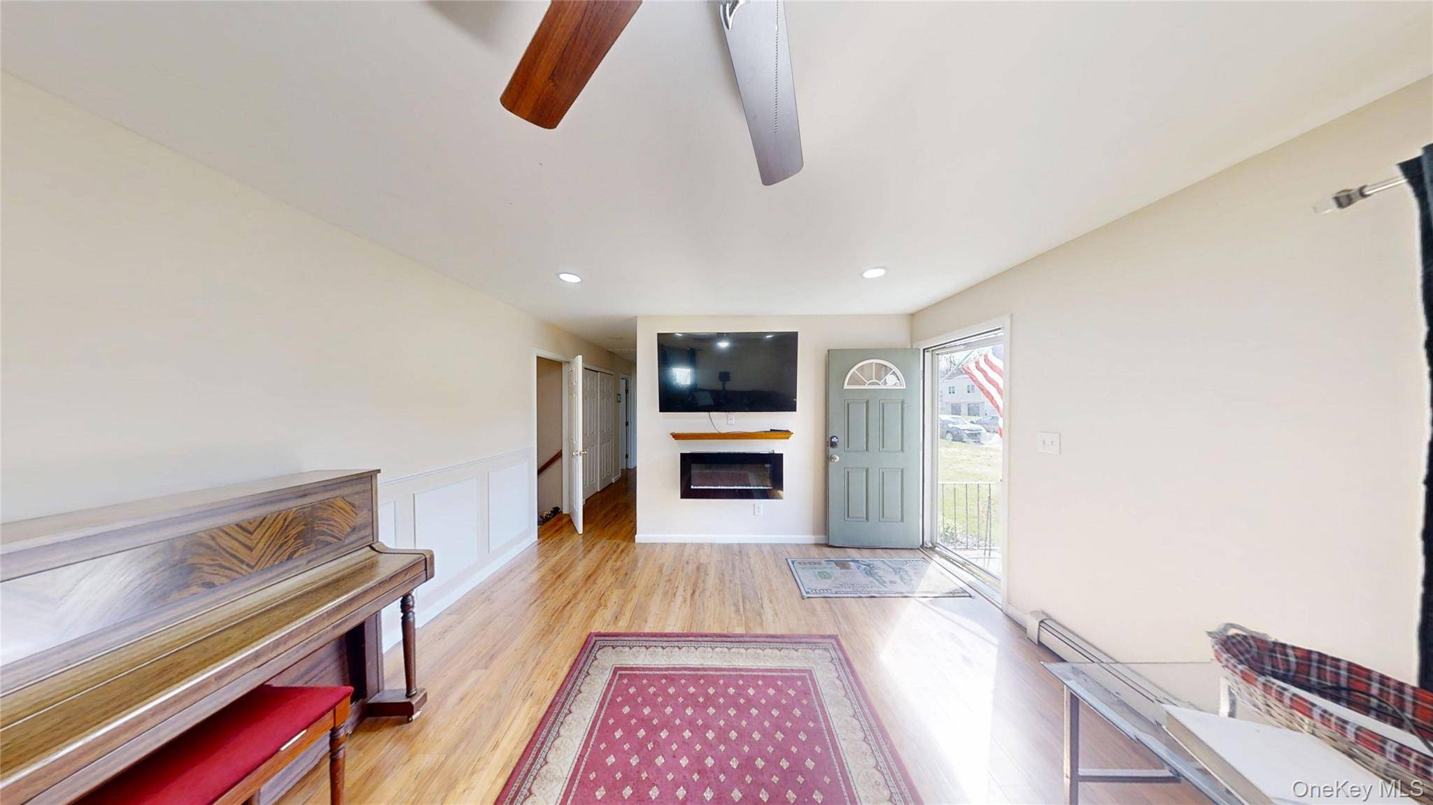 6 Bedroom Home for Sale in Huntington - New York - USA - 3