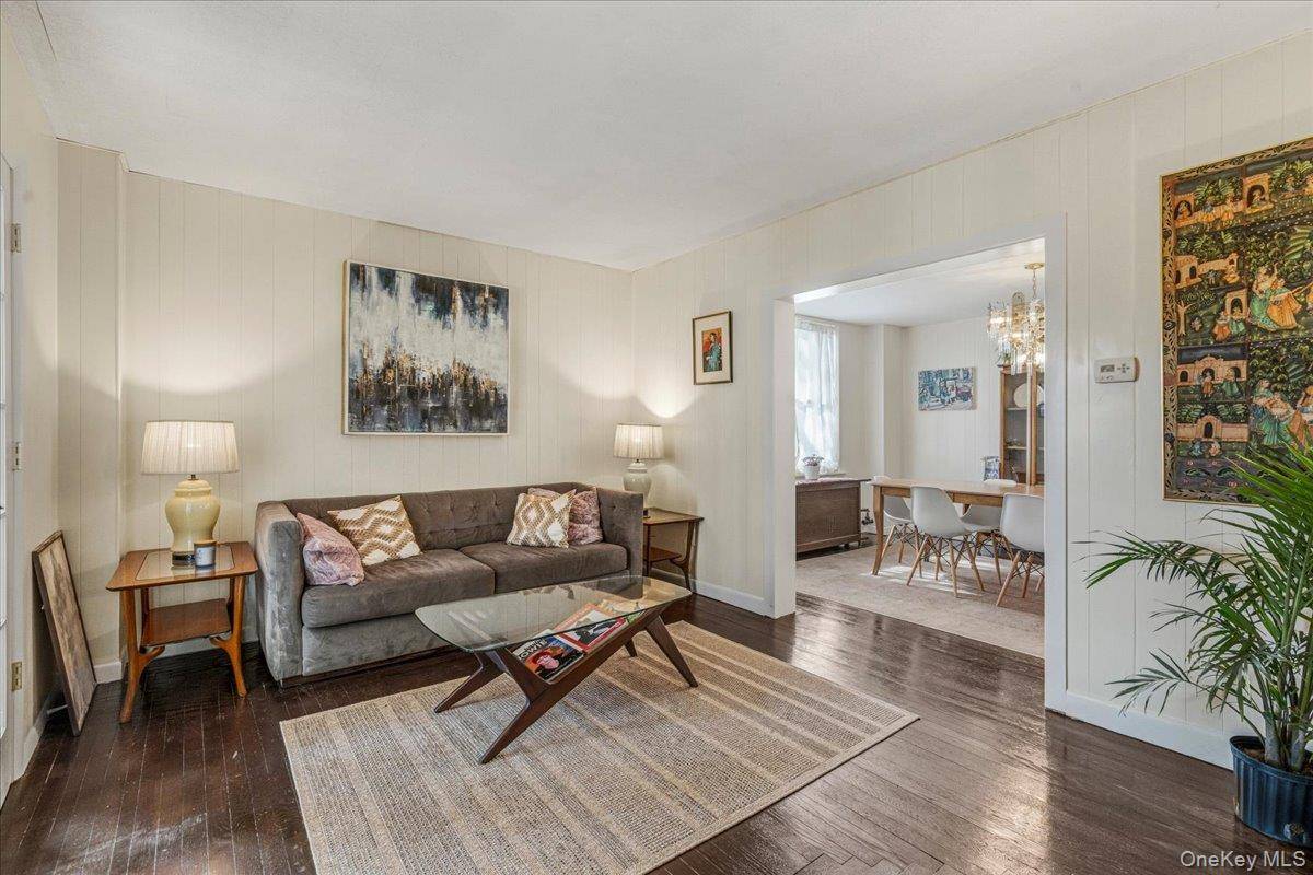 Casa com 6 Quartos à Venda em Jackson Heights - Nova Iorque - EUA - 3