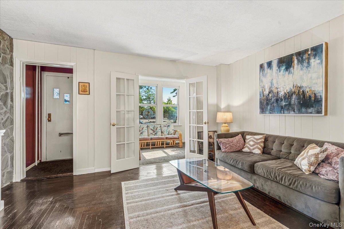 Casa com 6 Quartos à Venda em Jackson Heights - Nova Iorque - EUA - 4