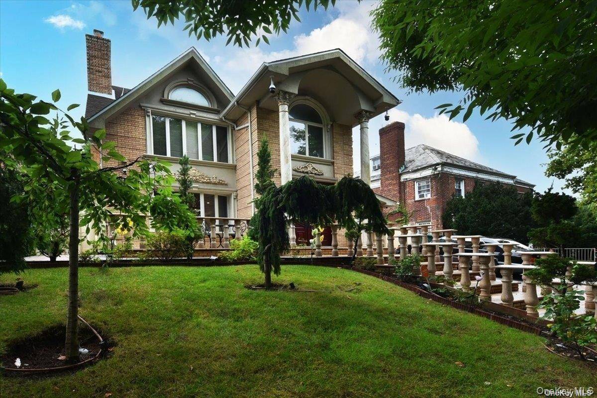Casa de 6 Dormitorios en Venta en Jamaica Estates - Nueva York - EE. UU. - 2
