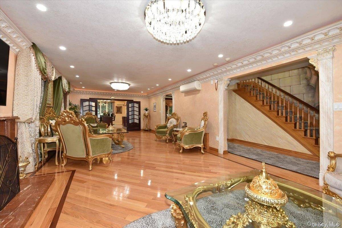Casa de 6 Dormitorios en Venta en Jamaica Estates - Nueva York - EE. UU. - 6