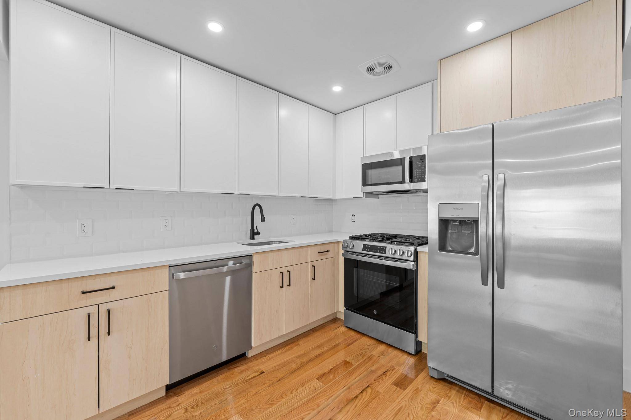 6 Bedroom Home for Sale in Jamaica - New York - USA - 3