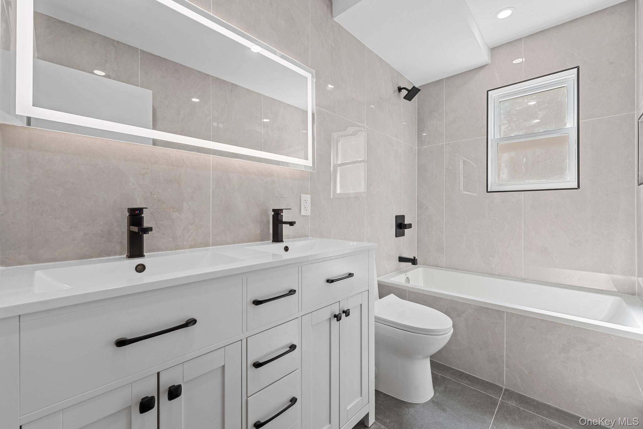 6 Bedroom Home for Sale in Jamaica - New York - USA - 4