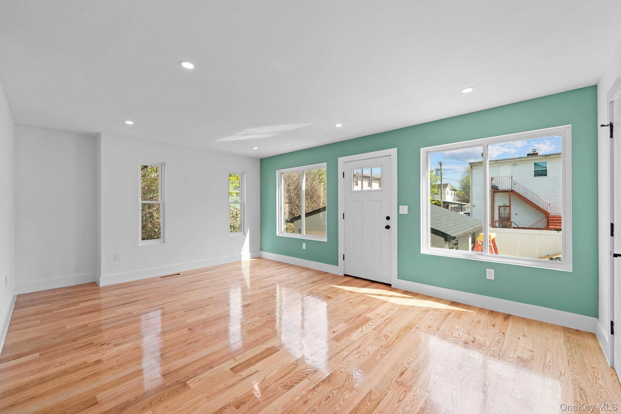 6 Bedroom Home for Sale in Jamaica - New York - USA - 8