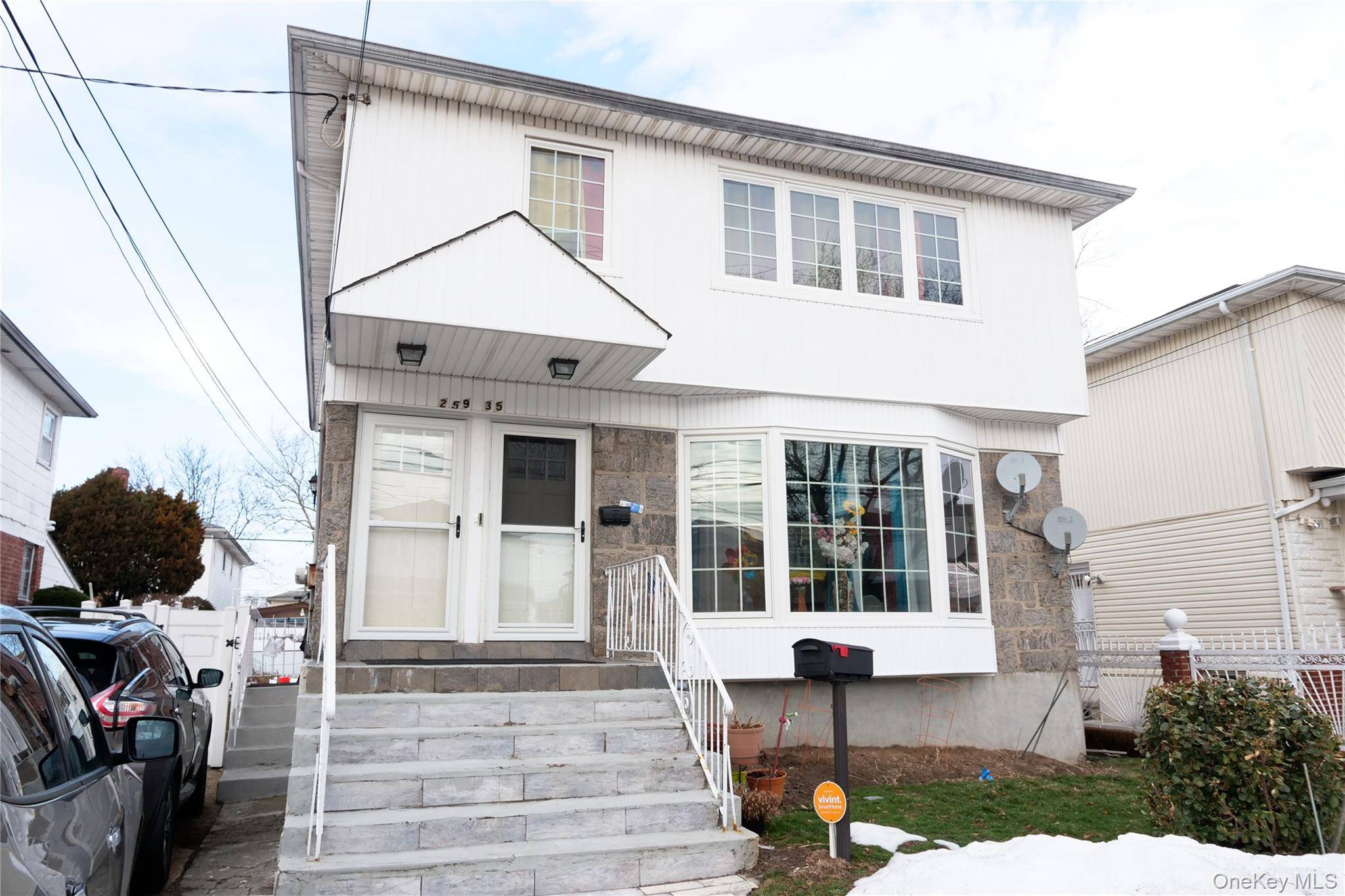 6 Bedroom Home for Sale in Jamaica - New York - USA - 2