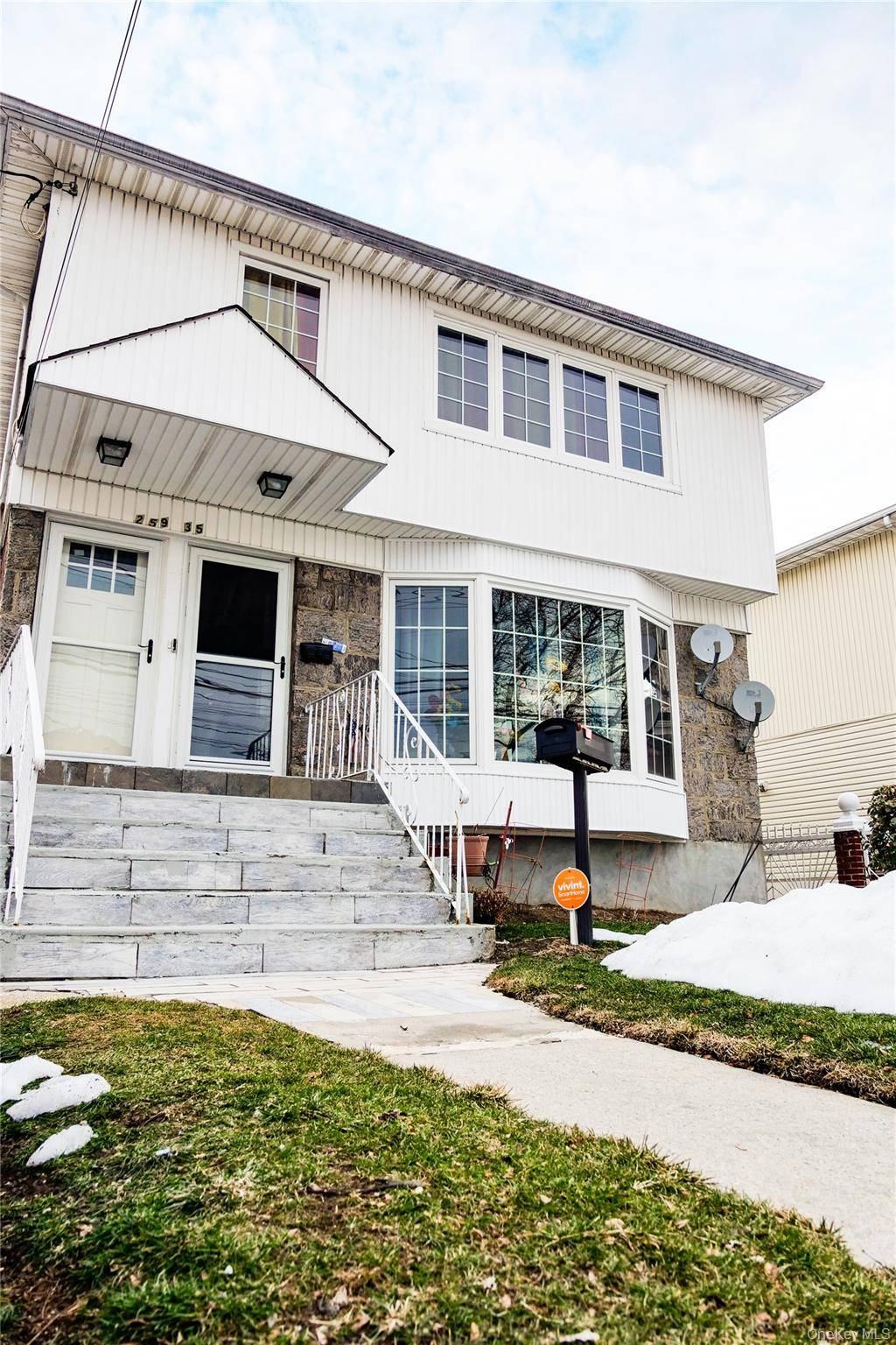 6 Bedroom Home for Sale in Jamaica - New York - USA - 3
