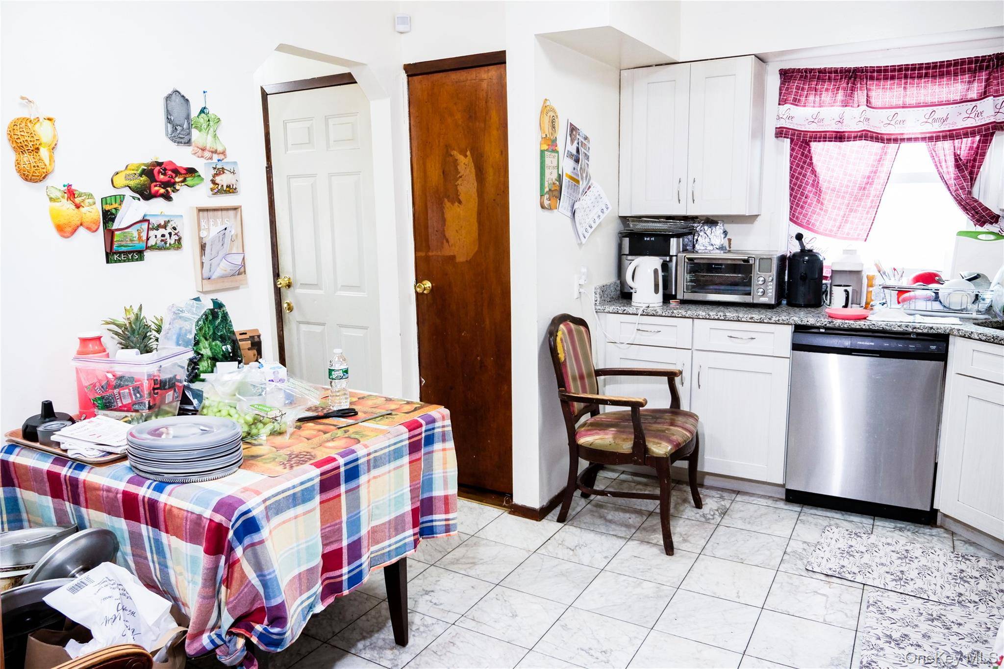 6 Bedroom Home for Sale in Jamaica - New York - USA - 8