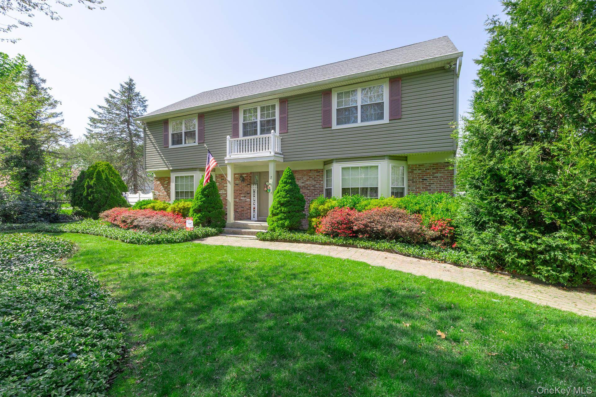 Casa de 6 Dormitorios en Venta en Lake Grove - Nueva York - EE. UU. - 1