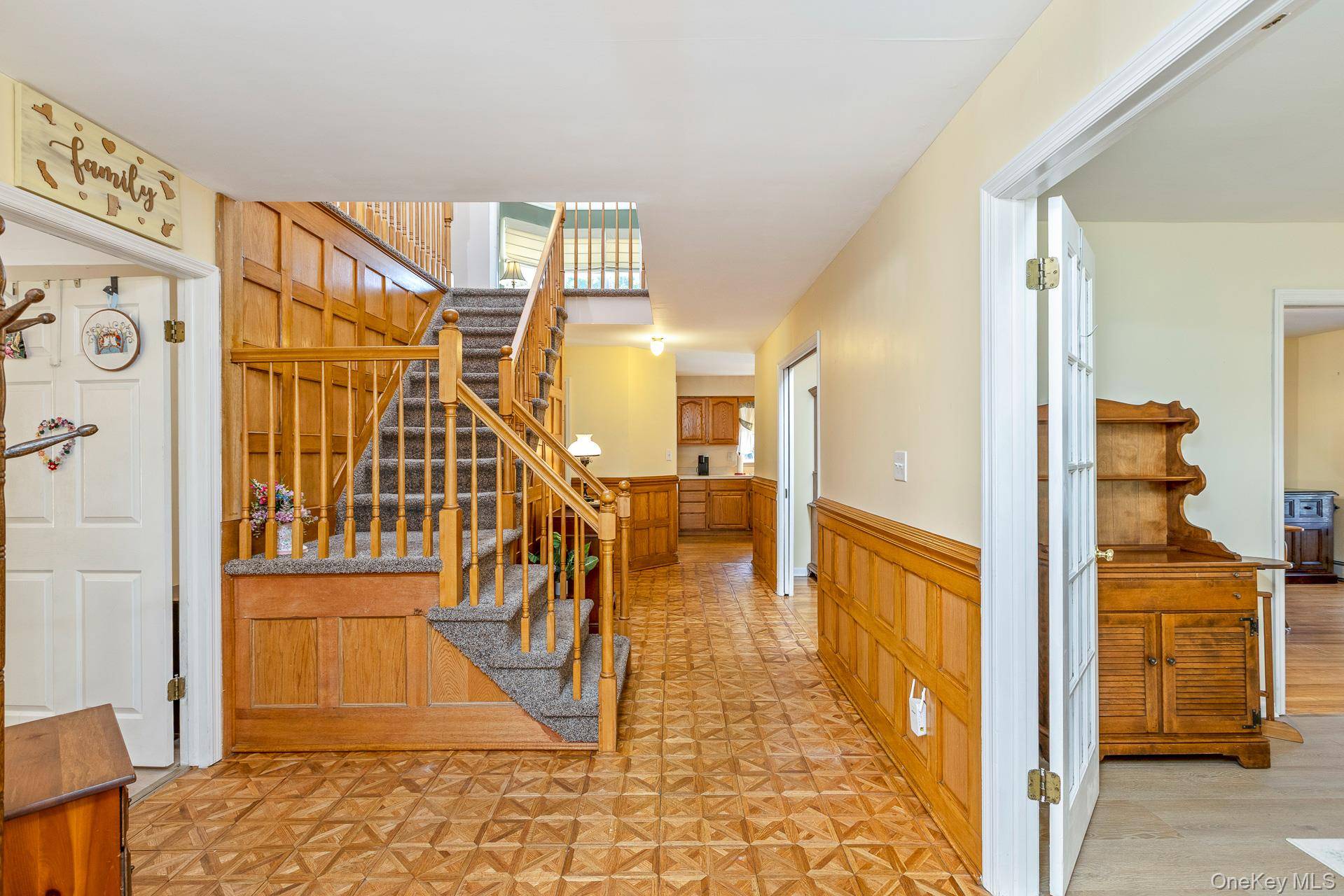 Casa de 6 Dormitorios en Venta en Lake Grove - Nueva York - EE. UU. - 4