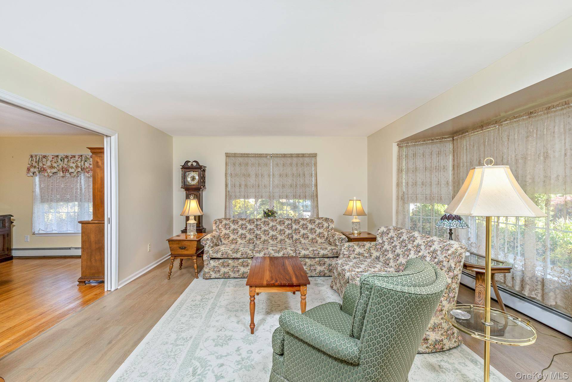 Casa de 6 Dormitorios en Venta en Lake Grove - Nueva York - EE. UU. - 6