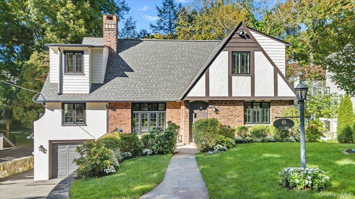 6 Bedroom Home for Sale in Larchmont - New York - USA - 2